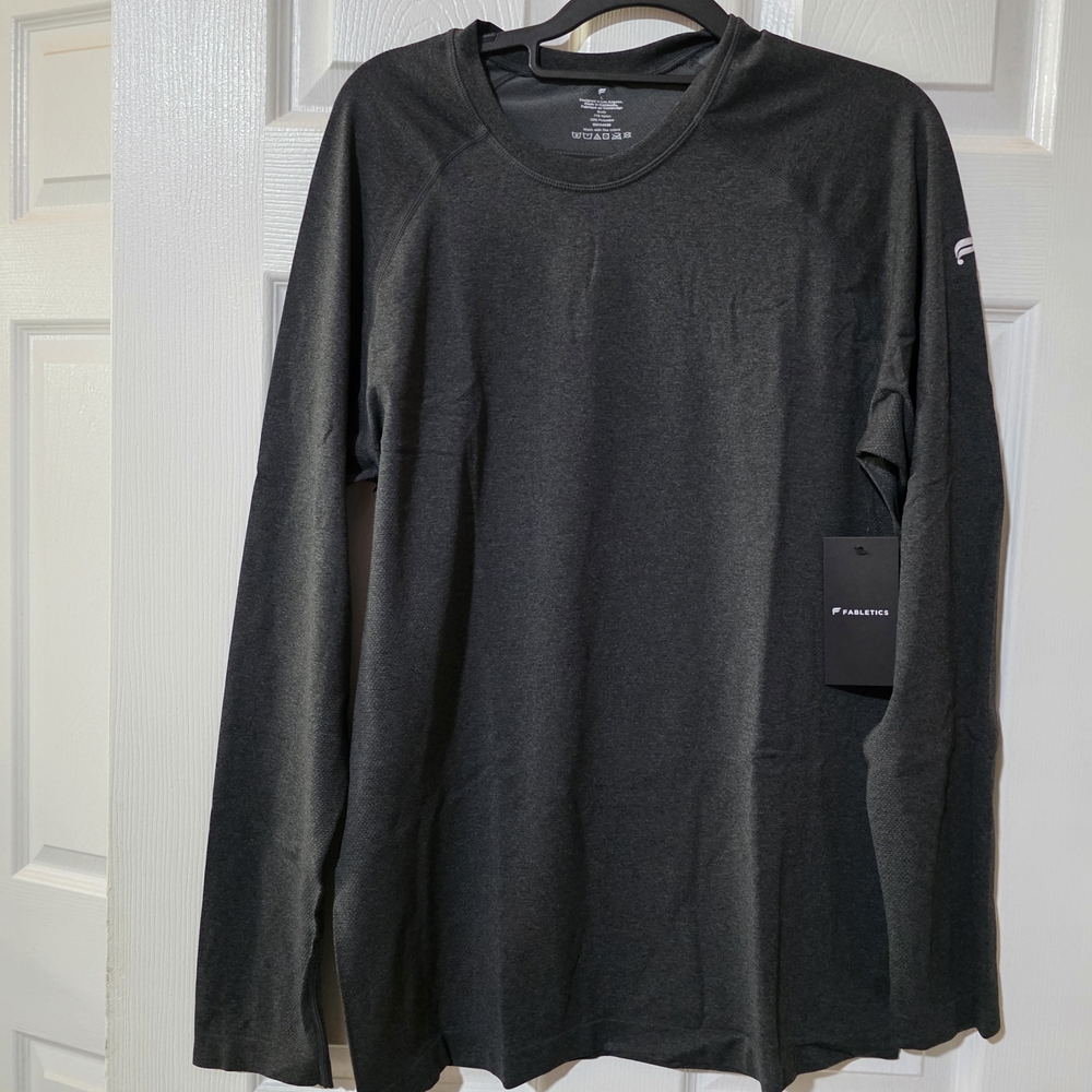 Fabletics Training Day men's long-sleeve tee in dark gray heathered fabric.Sz L